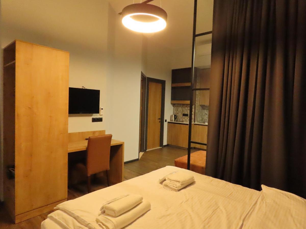 2Br Loft Apartment Near Liberty Square تبليسي المظهر الخارجي الصورة